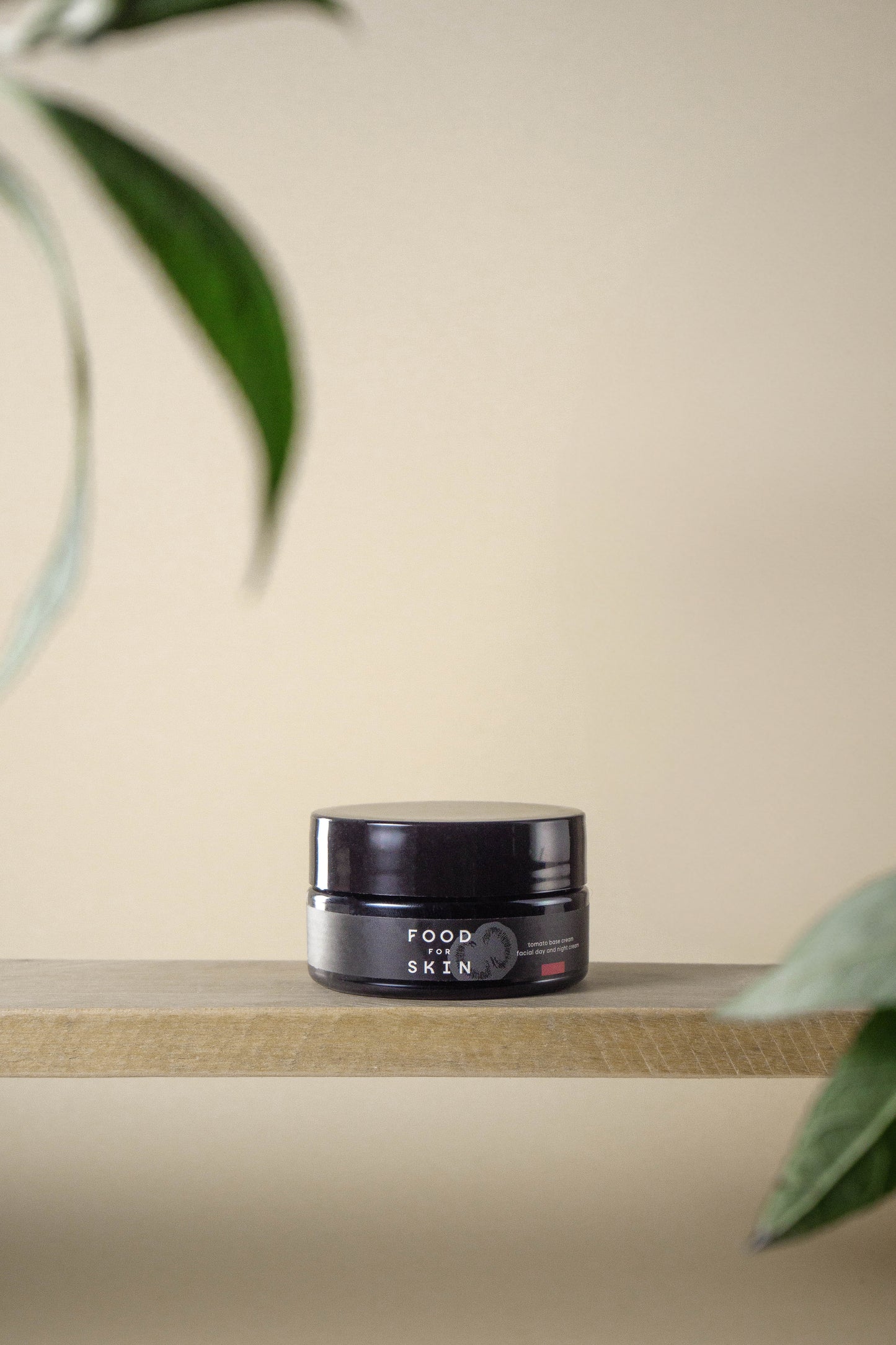 Moisturizing and protective day and night cream